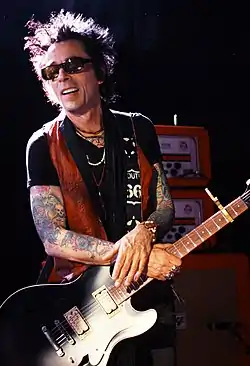 Earl Slick 2011 2.jpg