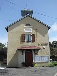 The town hall in Échenans