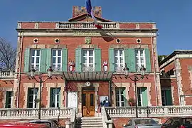 Entraigues-sur-la-Sorgue Town Hall