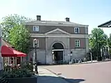 Poortgebouw on the Kadijksplein, next to the bridge over the Nieuwe Herengracht