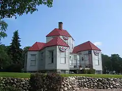 Shay Hexagon House, 2005