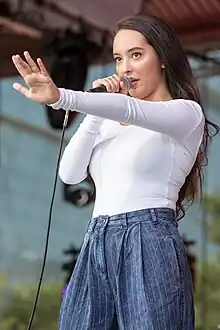 Faouzia performing in 2017