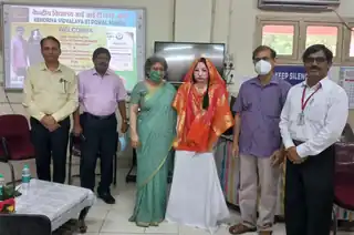 Shalu with Professor IIT Bombay and KVS Officials