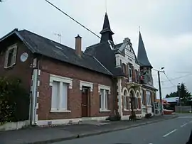 The town hall in Feuillères