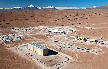 Flying above the ESO's Atacama Large Millimeter Array site