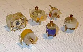 Trimmer capacitor for through hole mounting