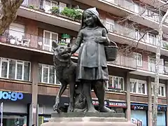 Font de la Caputxeta (1921), of Josep Tenas, Passeig de Sant Joan/Rosselló.