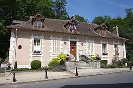 The town hall in Fontaine-le-Port