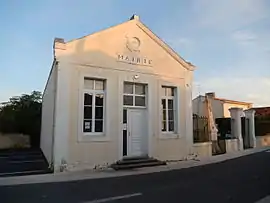 The town hall in Puy-du-Lac