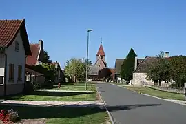 The church and surroundings in Fretterans