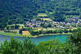 Génos, on the Génos-Loudenvielle lake.