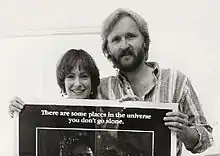 A photograph of Cameron (right) with Aliens producer Gale Anne Hurd (left) in 1986