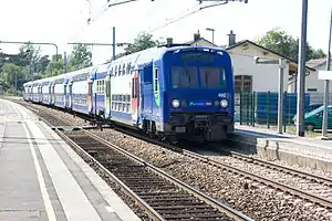 Z 8809/10 arrives at the station for Paris.