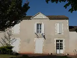 The town hall in Genac-Bignac