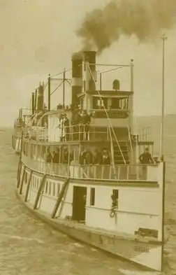 "Georgiana" in the 1920s on the Columbia River. The sternwheeler "Lurline" is visible to the rear.