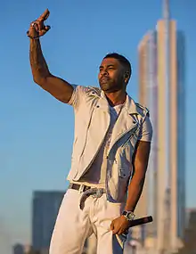 Ginuwine performing in 2014