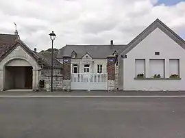 The town hall and school of Goudelancourt-lès-Pierrepont