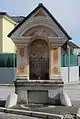 Chapel-shrine in the center of Gunclje