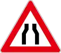 A08Carriageway narrows