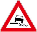 A19Danger of falling onto unpaved area