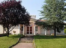 The town hall in Hadigny-les-Verrières