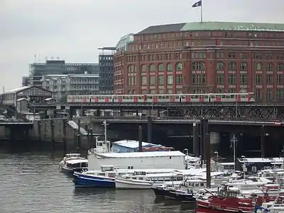 View across Binnenhafen: Baumwall station (far left) and the Hochbahn viaduct across Alsterfleet