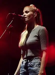 Reid performing with London Grammar in August 2013