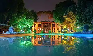 Hasht Behesht at night