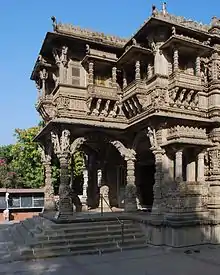 Decoration of the gateway porch