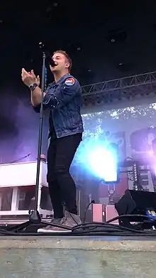 Hayes performing in Memphis, TN in August 2019