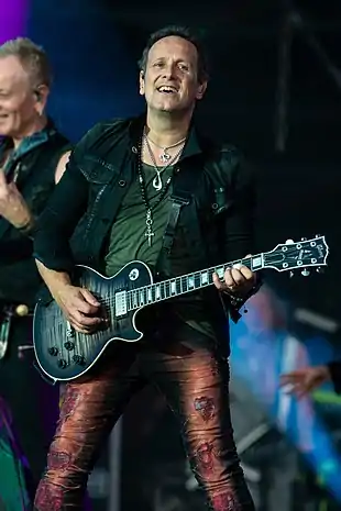 Hellfest2019DefLeppard 06 (Cropped).jpg