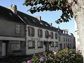 The town hall in Henvic