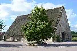 A tithe barn in Heurteauville