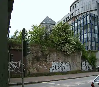 The socle level of the former U-Bahn station next to the remaining S-Bahn station