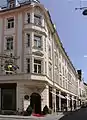 Restored old building on the Hackenstraße with retail and apartments