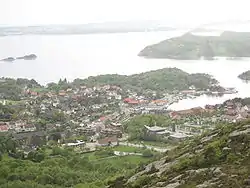 View of the centre of Hommersåk and the island of Usken seen from the hills of Hommersandfjellet. Stavanger is in the background, across the Gandsfjord