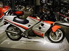 Honda VFR750F RC24