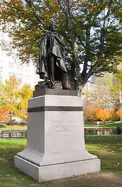 Statue of Horace Wells in Hartford, Connecticut