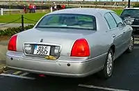 2003 Lincoln Town Car Signature Series, rear view (Ireland)