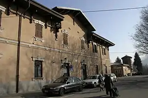 The passenger building.