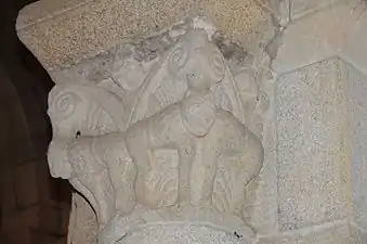 At São Pedro de Rates Monastery we find capitals with Biblical scenes like the episode of "Daniel and the Lions".