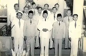 Photograph of the Natsir cabinet in 1950. Harjadi was the first from right in the second row.