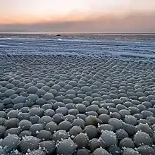 Ball ice