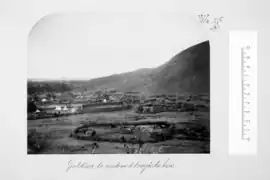 Settlement at the base of a hill