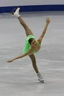 Arabesque spiral(Right forward outside edge)(Jenni Vähämaa)