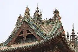 A closer view of the roof of Xianshen Lou