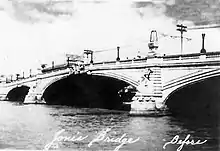 A black-white photo of the Jones Bridge showing its original form