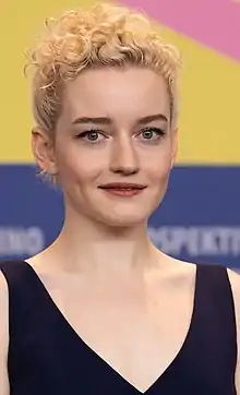 Julia Garner in 2020