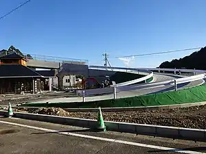 The end of the Asatō Line track and the reserved road for DMV extends from the end of the railway line to the bus terminal (after the construction of roads exclusively for dual-mode vehicles).