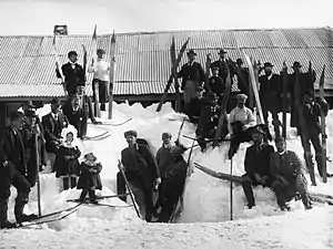 Image 47Skiing in Australia began in Kiandra, a goldmining town in the Snowy Mountains of New South Wales, in the 1860s. (from Culture of Australia)